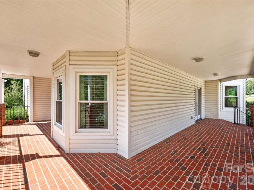 1058 13th Avenue Place, Hickory, NC 28601.  MLS# CAR4429107, YatesRealty ID 53463. Wrap-around front porch