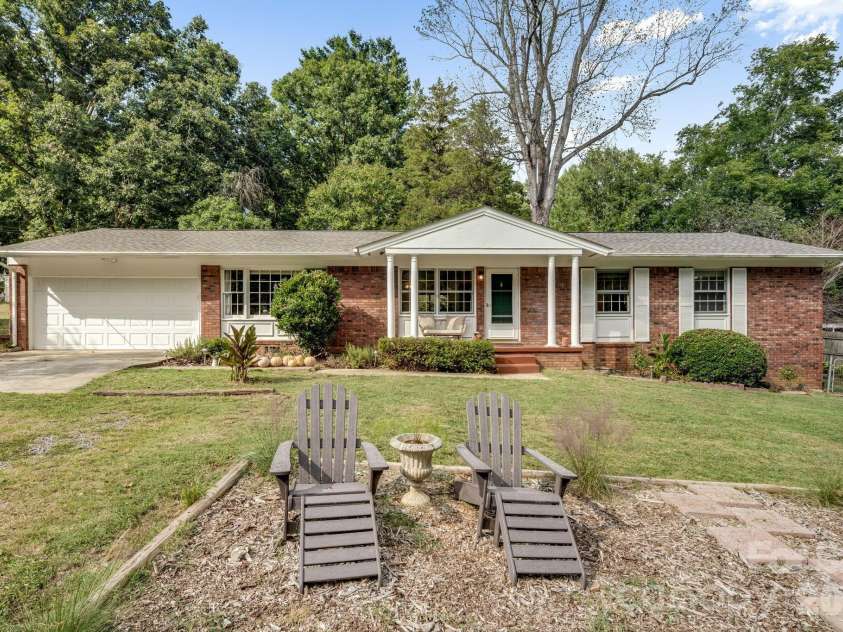 5 Maple Drive, Asheville, NC 28805.  MLS# CAR4427878, YatesRealty ID 53465. 