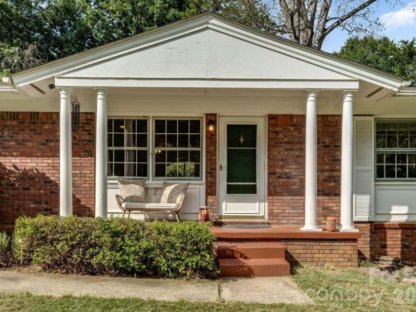 5 Maple Drive, Asheville, NC 28805.  MLS# CAR4427878, YatesRealty ID 53465. 