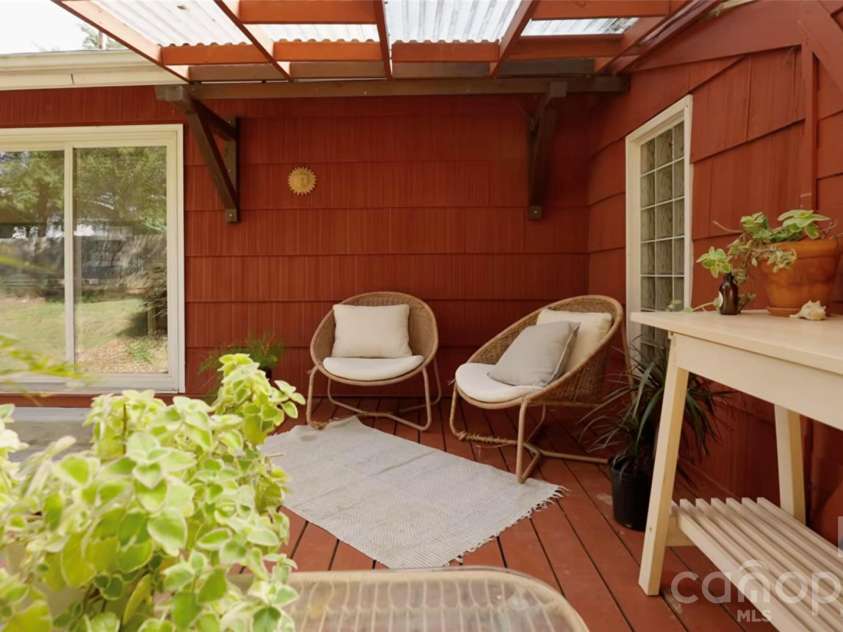 5 Maple Drive, Asheville, NC 28805.  MLS# CAR4427878, YatesRealty ID 53465. 