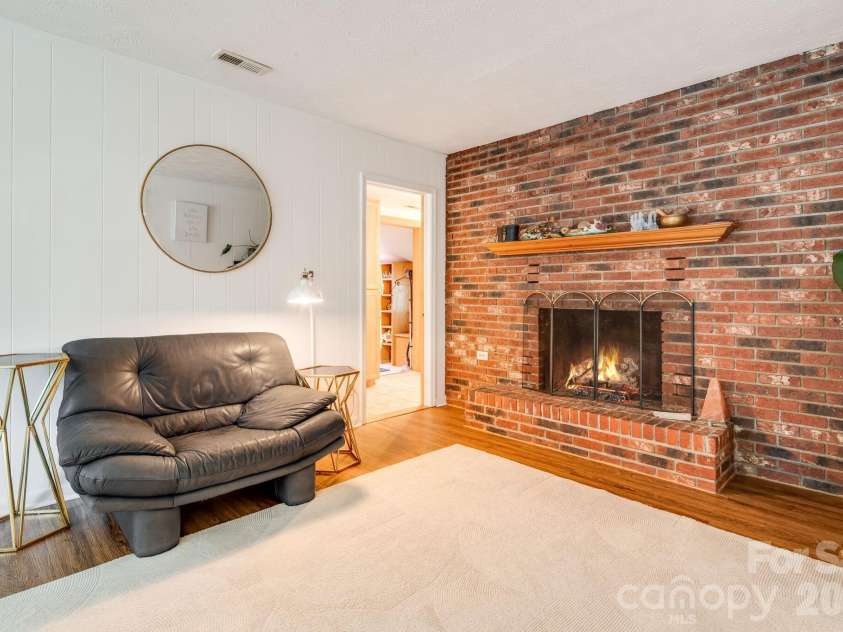 5 Maple Drive, Asheville, NC 28805.  MLS# CAR4427878, YatesRealty ID 53465. 