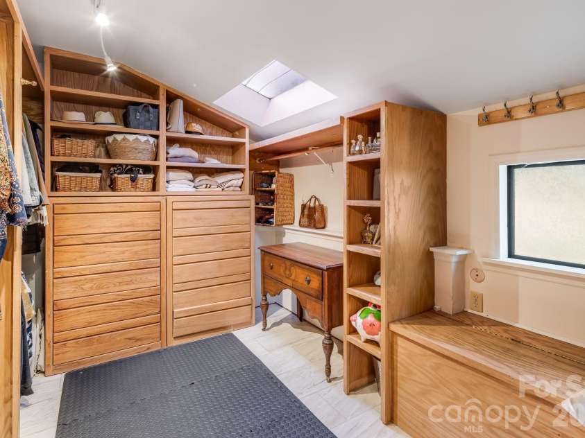 5 Maple Drive, Asheville, NC 28805.  MLS# CAR4427878, YatesRealty ID 53465. 