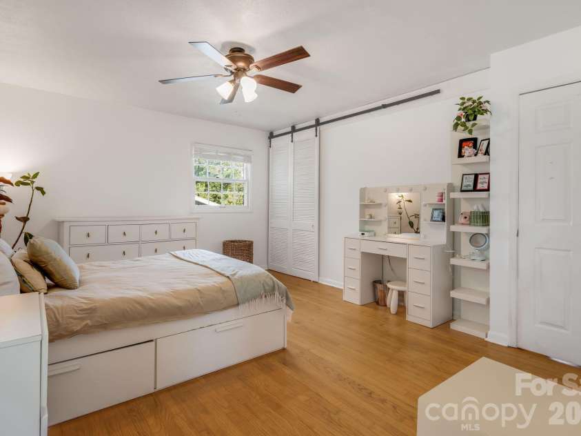 5 Maple Drive, Asheville, NC 28805.  MLS# CAR4427878, YatesRealty ID 53465. 