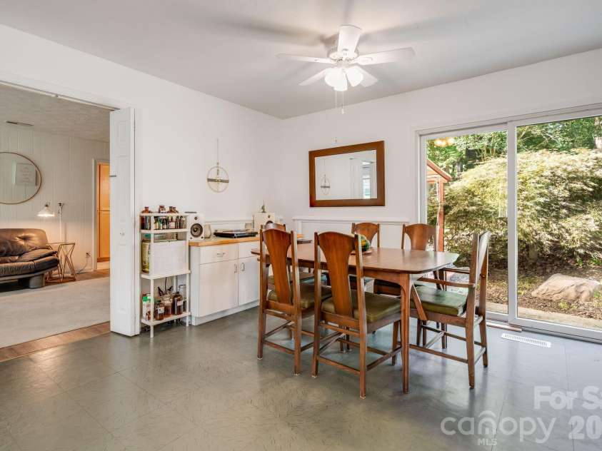 5 Maple Drive, Asheville, NC 28805.  MLS# CAR4427878, YatesRealty ID 53465. 