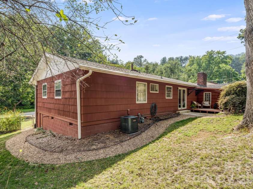 5 Maple Drive, Asheville, NC 28805.  MLS# CAR4427878, YatesRealty ID 53465. 