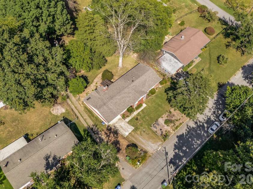 5 Maple Drive, Asheville, NC 28805.  MLS# CAR4427878, YatesRealty ID 53465. 