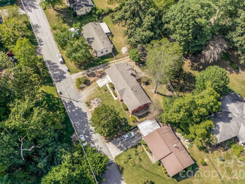 5 Maple Drive, Asheville, NC 28805.  MLS# CAR4427878, YatesRealty ID 53465. 