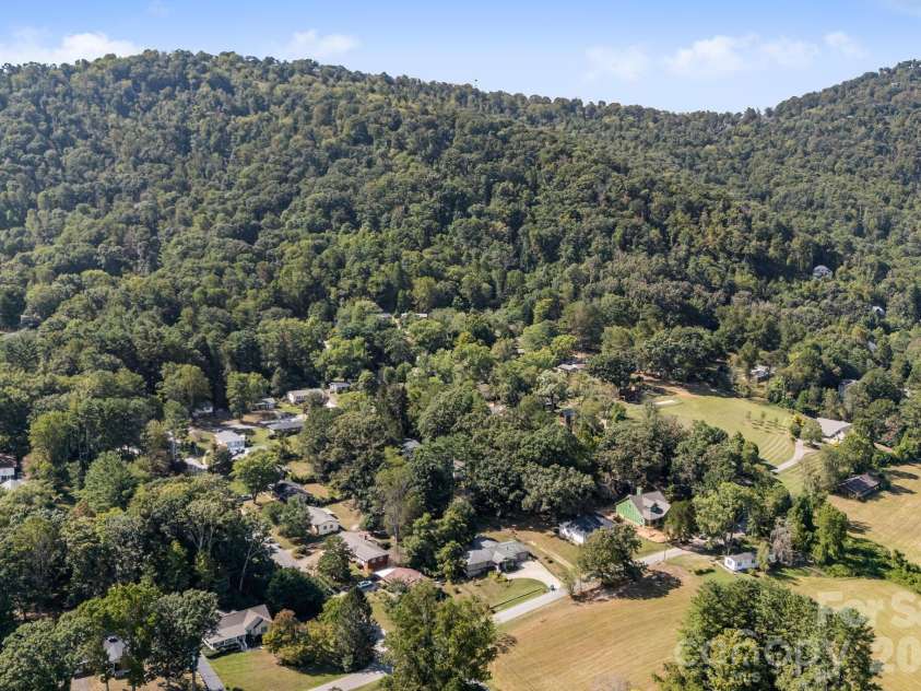 5 Maple Drive, Asheville, NC 28805.  MLS# CAR4427878, YatesRealty ID 53465. 