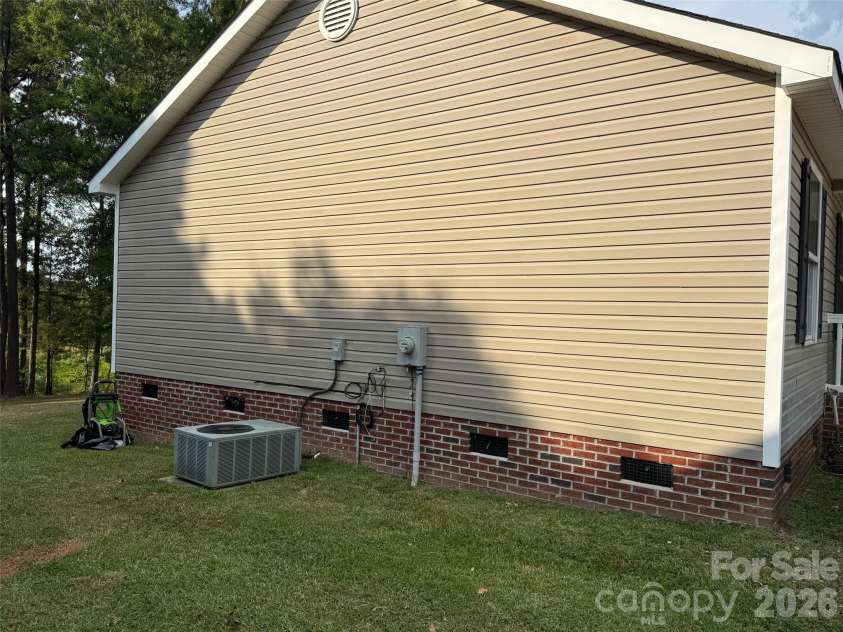 2051 Park Drive, Lancaster, SC 29720.  MLS# CAR4426997, YatesRealty ID 53466. 