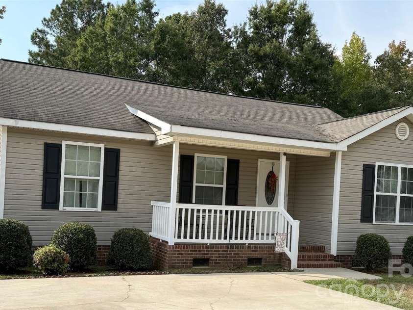 2051 Park Drive, Lancaster, SC 29720.  MLS# CAR4426997, YatesRealty ID 53466. 