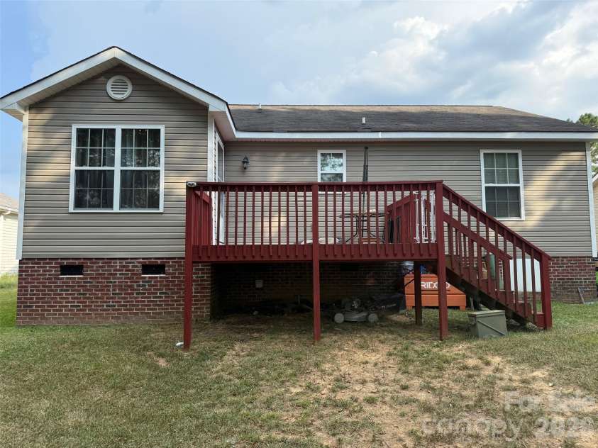 2051 Park Drive, Lancaster, SC 29720.  MLS# CAR4426997, YatesRealty ID 53466. 