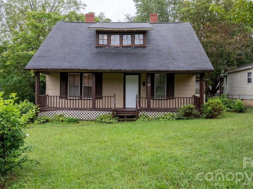 1847 2nd Avenue, Hickory, NC 28602.  MLS# CAR4428691, YatesRealty ID 53467. 