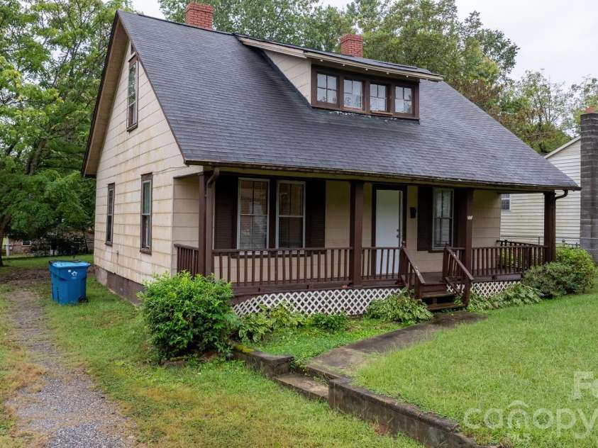 1847 2nd Avenue, Hickory, NC 28602.  MLS# CAR4428691, YatesRealty ID 53467. 