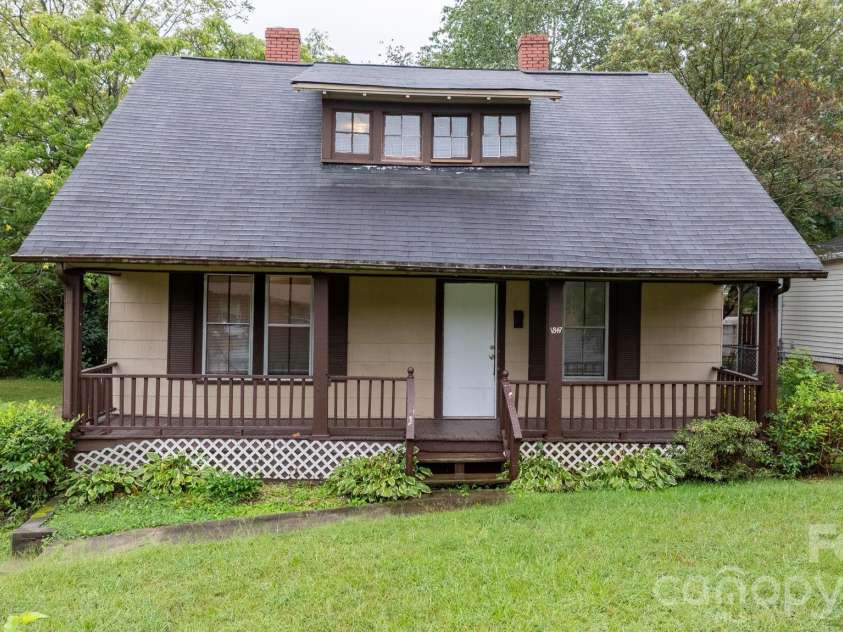 1847 2nd Avenue, Hickory, NC 28602.  MLS# CAR4428691, YatesRealty ID 53467. 
