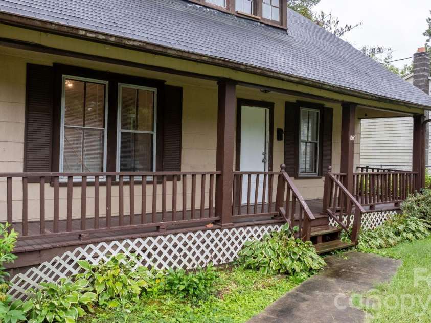 1847 2nd Avenue, Hickory, NC 28602.  MLS# CAR4428691, YatesRealty ID 53467. 