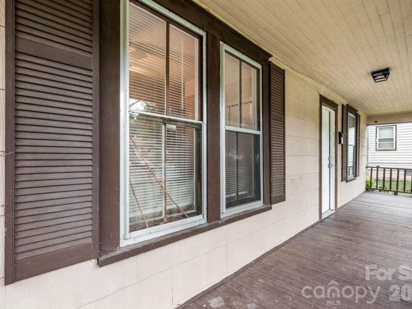 1847 2nd Avenue, Hickory, NC 28602.  MLS# CAR4428691, YatesRealty ID 53467. 