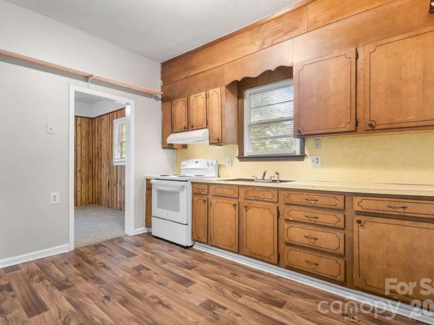 1847 2nd Avenue, Hickory, NC 28602.  MLS# CAR4428691, YatesRealty ID 53467. 