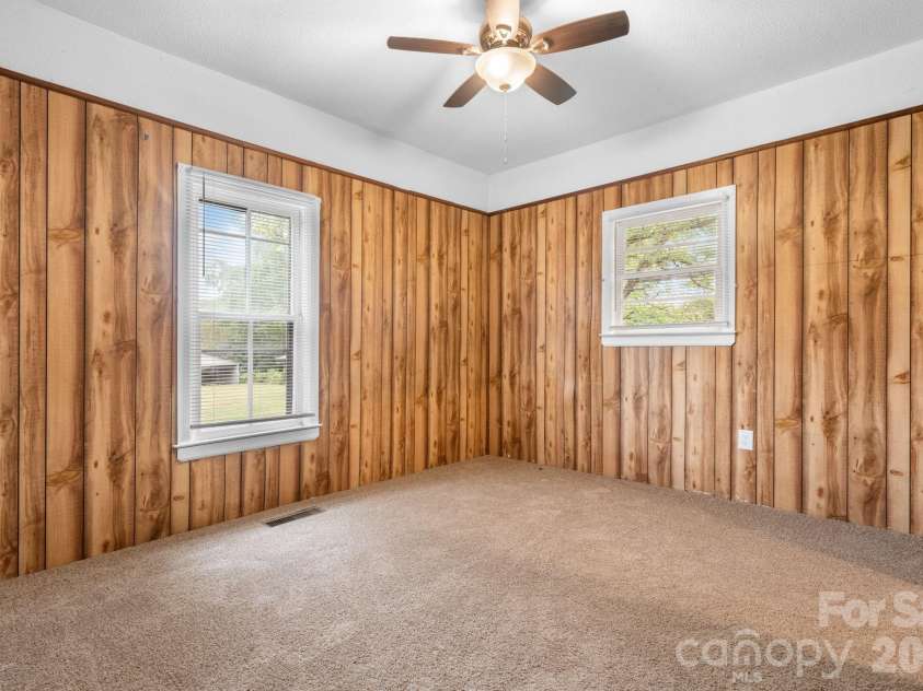 1847 2nd Avenue, Hickory, NC 28602.  MLS# CAR4428691, YatesRealty ID 53467. 