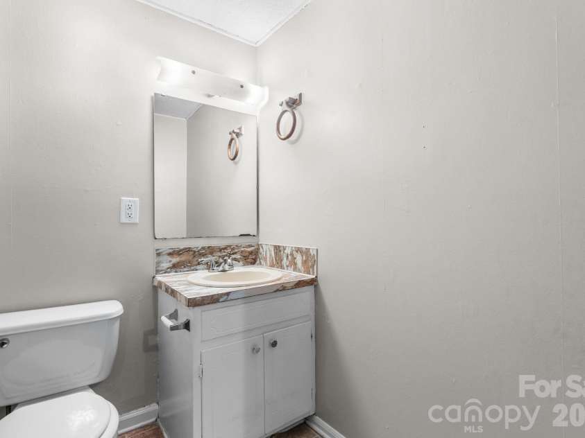 1847 2nd Avenue, Hickory, NC 28602.  MLS# CAR4428691, YatesRealty ID 53467. 