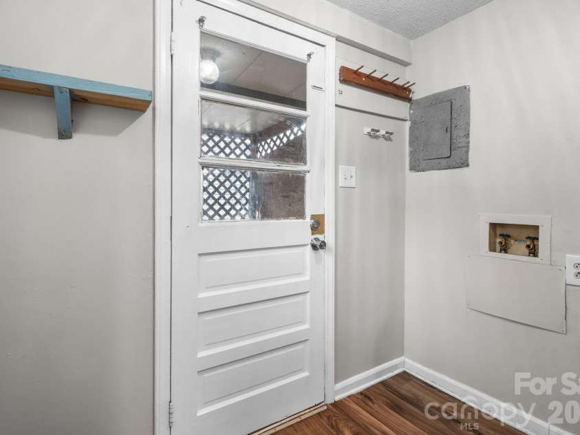 1847 2nd Avenue, Hickory, NC 28602.  MLS# CAR4428691, YatesRealty ID 53467. 