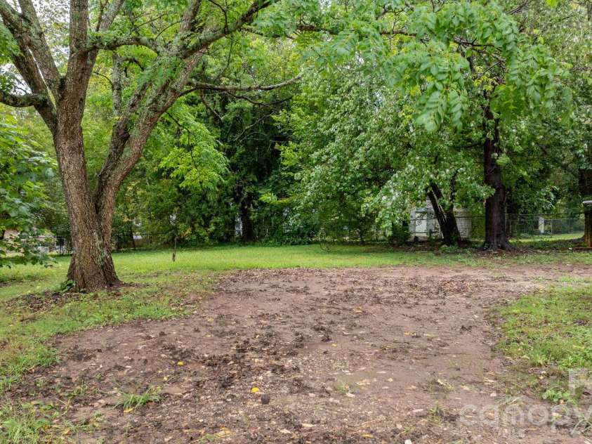 1847 2nd Avenue, Hickory, NC 28602.  MLS# CAR4428691, YatesRealty ID 53467. 