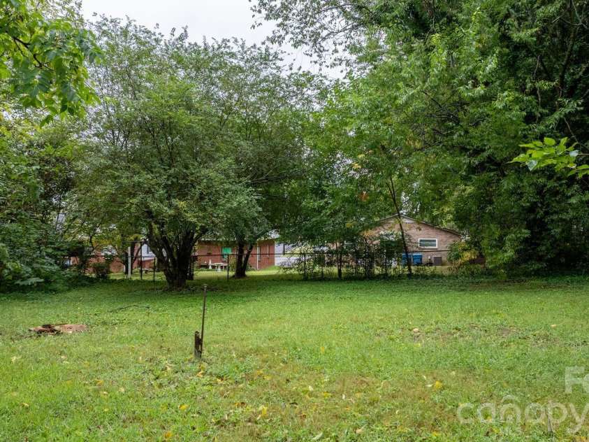 1847 2nd Avenue, Hickory, NC 28602.  MLS# CAR4428691, YatesRealty ID 53467. 