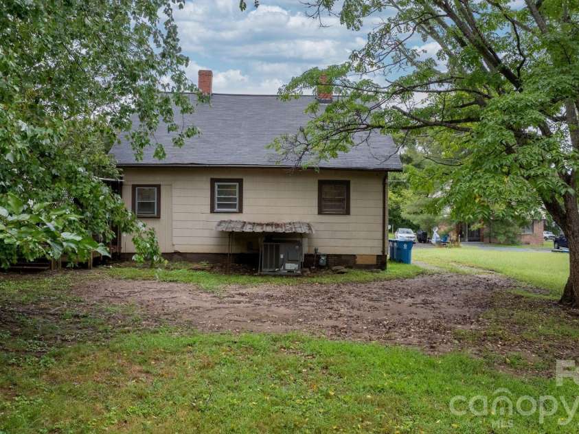 1847 2nd Avenue, Hickory, NC 28602.  MLS# CAR4428691, YatesRealty ID 53467. 