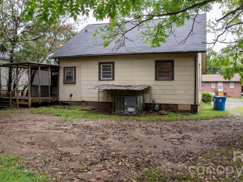 1847 2nd Avenue, Hickory, NC 28602.  MLS# CAR4428691, YatesRealty ID 53467. 