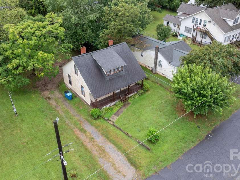 1847 2nd Avenue, Hickory, NC 28602.  MLS# CAR4428691, YatesRealty ID 53467. 