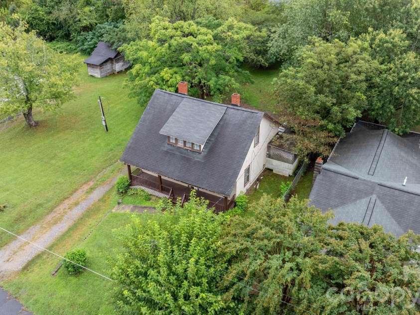 1847 2nd Avenue, Hickory, NC 28602.  MLS# CAR4428691, YatesRealty ID 53467. 