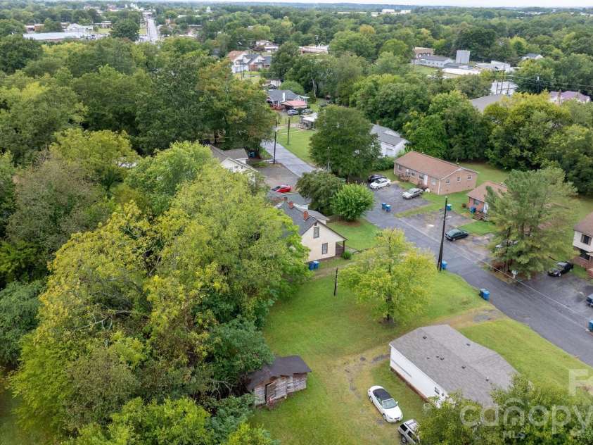 1847 2nd Avenue, Hickory, NC 28602.  MLS# CAR4428691, YatesRealty ID 53467. 