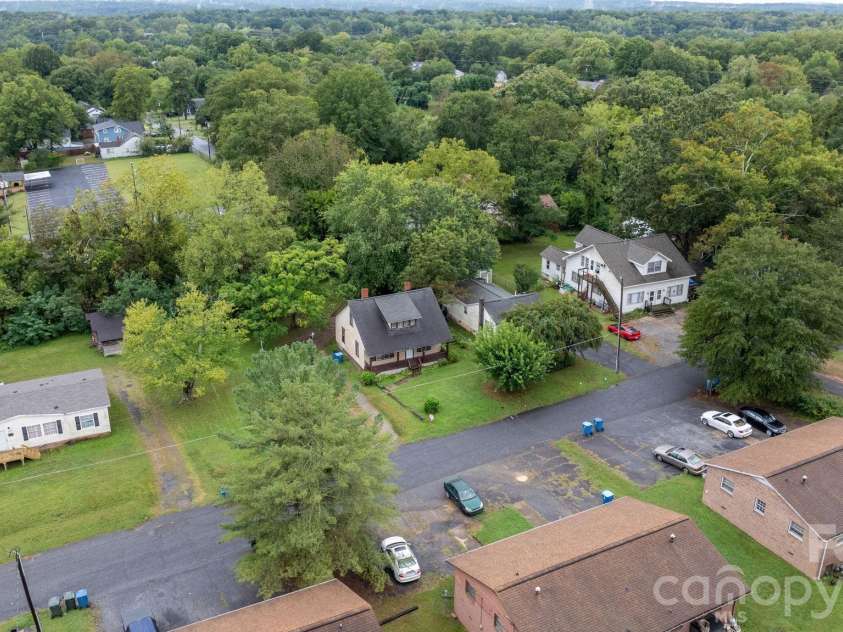 1847 2nd Avenue, Hickory, NC 28602.  MLS# CAR4428691, YatesRealty ID 53467. 