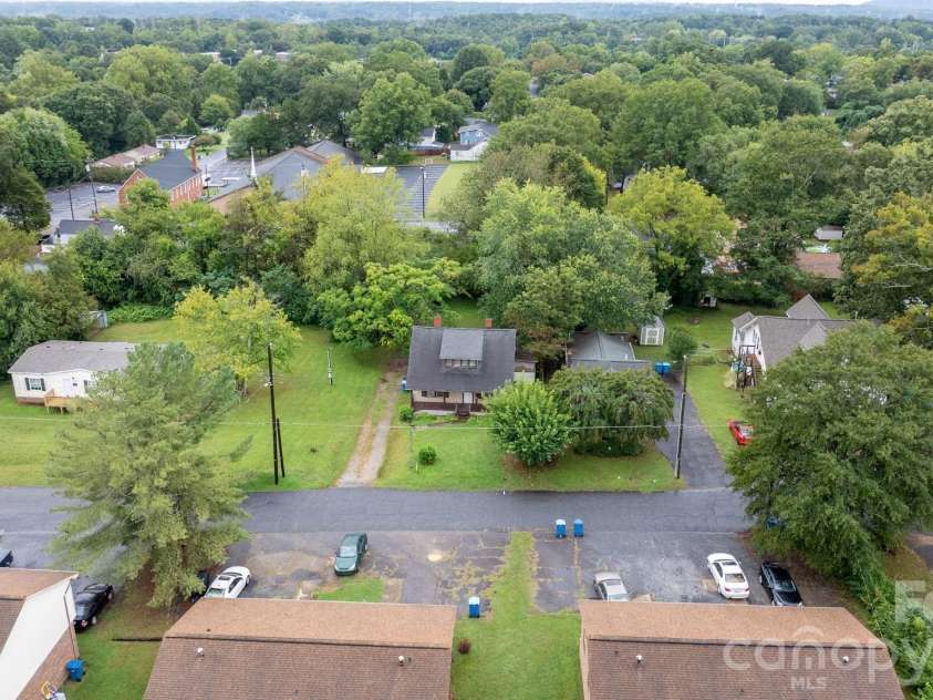 1847 2nd Avenue, Hickory, NC 28602.  MLS# CAR4428691, YatesRealty ID 53467. 