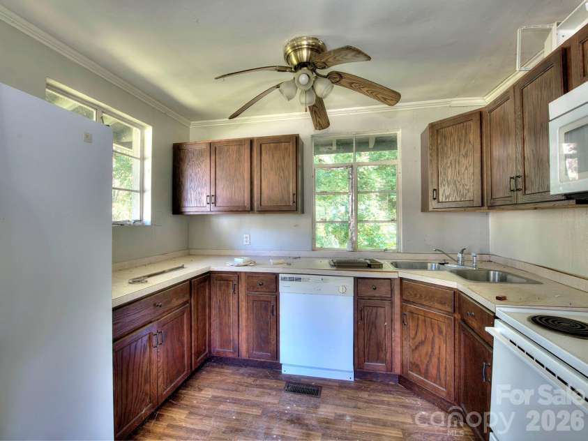 213 Hahn Place, Concord, NC 28025.  MLS# CAR4429094, YatesRealty ID 53468. 