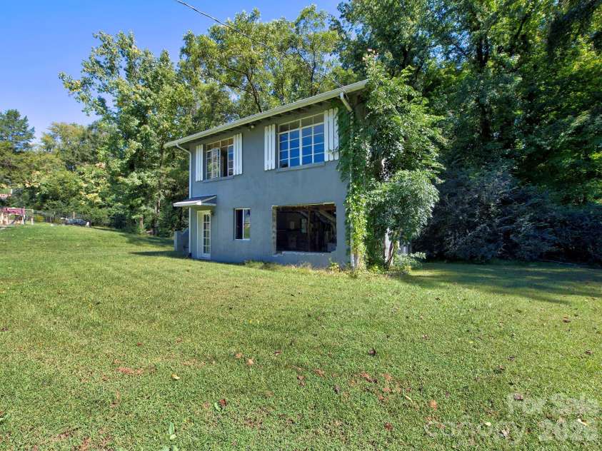 213 Hahn Place, Concord, NC 28025.  MLS# CAR4429094, YatesRealty ID 53468. 
