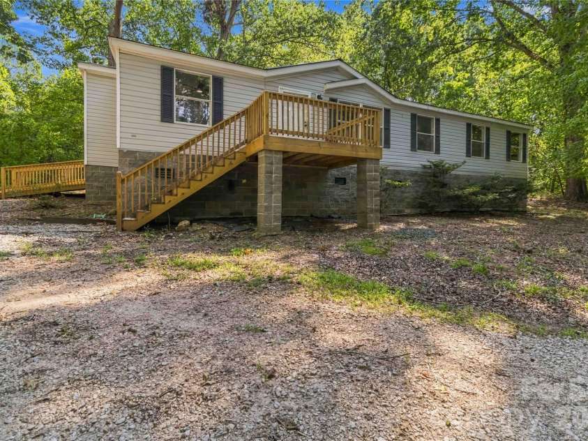 2212 Wildwood Drive, York, SC 29745.  MLS# CAR4429128, YatesRealty ID 53469. 