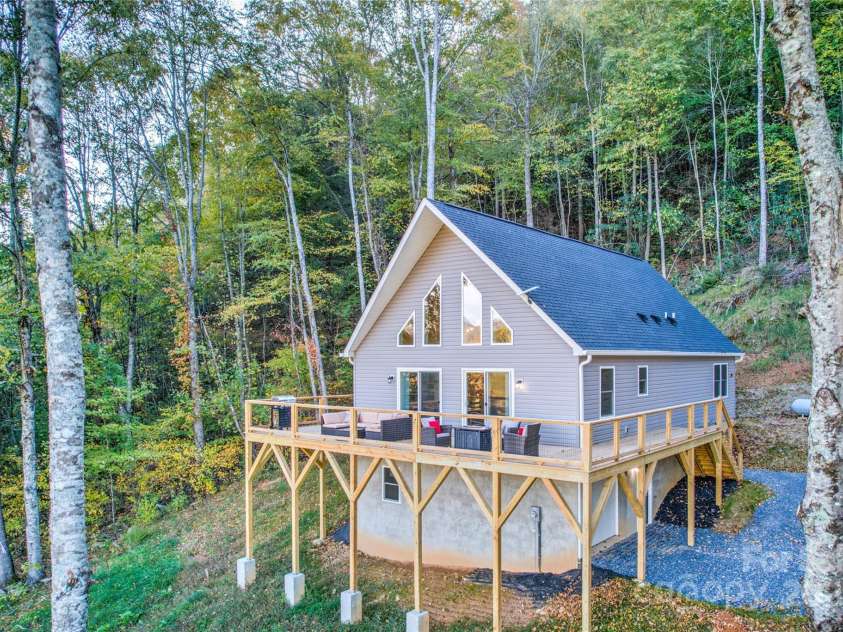 145 Banjo Lane, Waynesville, NC 28785.  MLS# CAR4235373, YatesRealty ID 5347. 