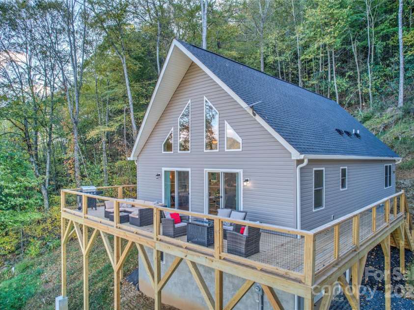 145 Banjo Lane, Waynesville, NC 28785.  MLS# CAR4235373, YatesRealty ID 5347. 