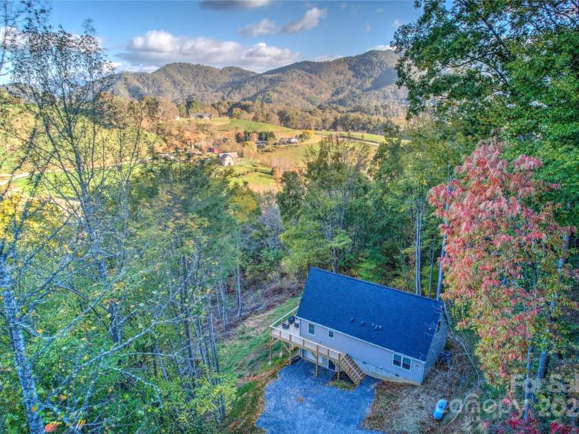 145 Banjo Lane, Waynesville, NC 28785.  MLS# CAR4235373, YatesRealty ID 5347. 