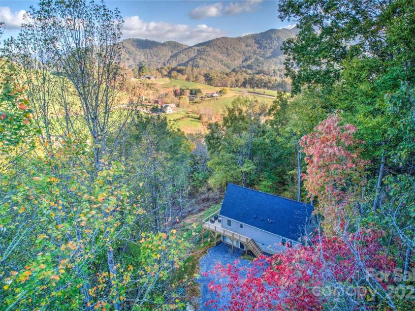 145 Banjo Lane, Waynesville, NC 28785.  MLS# CAR4235373, YatesRealty ID 5347. 