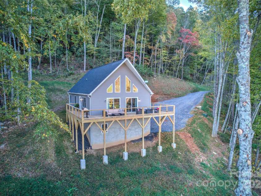 145 Banjo Lane, Waynesville, NC 28785.  MLS# CAR4235373, YatesRealty ID 5347. 