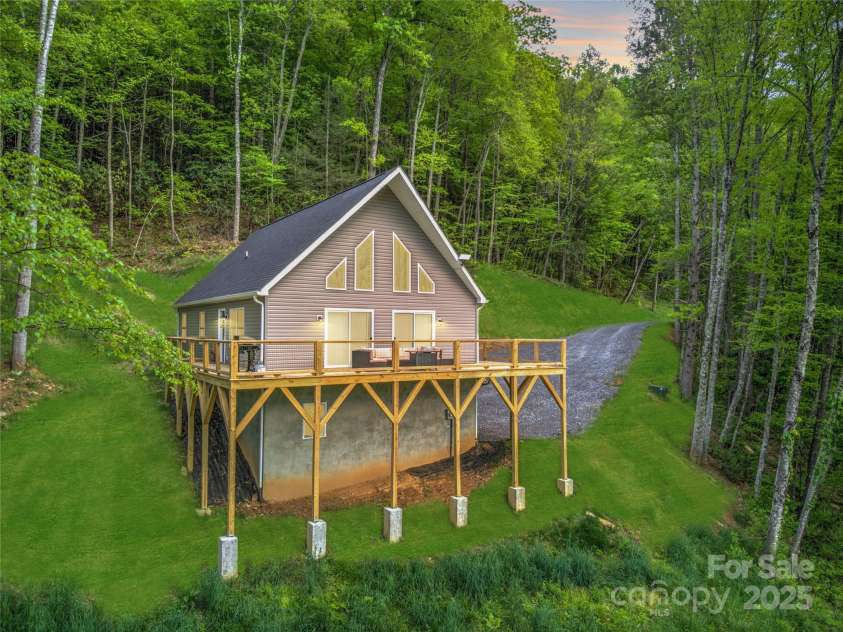 145 Banjo Lane, Waynesville, NC 28785.  MLS# CAR4235373, YatesRealty ID 5347. 