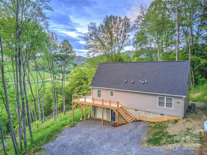 145 Banjo Lane, Waynesville, NC 28785.  MLS# CAR4235373, YatesRealty ID 5347. 
