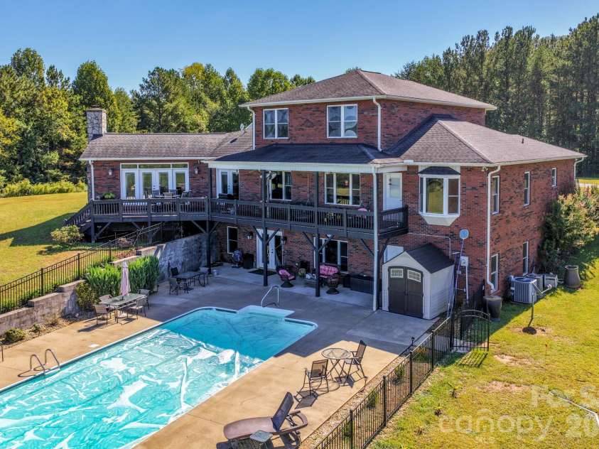 671 Mud Cut Loop, Marion, NC 28752.  MLS# CAR4426296, YatesRealty ID 53470. 