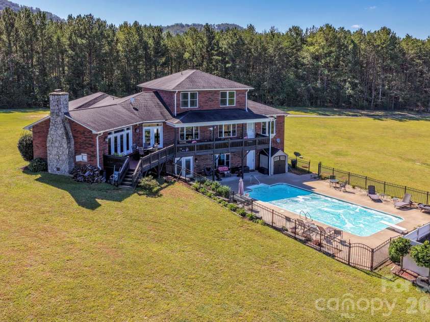 671 Mud Cut Loop, Marion, NC 28752.  MLS# CAR4426296, YatesRealty ID 53470. 
