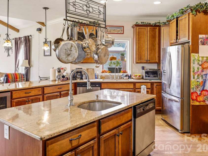 671 Mud Cut Loop, Marion, NC 28752.  MLS# CAR4426296, YatesRealty ID 53470. 