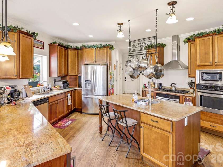671 Mud Cut Loop, Marion, NC 28752.  MLS# CAR4426296, YatesRealty ID 53470. 