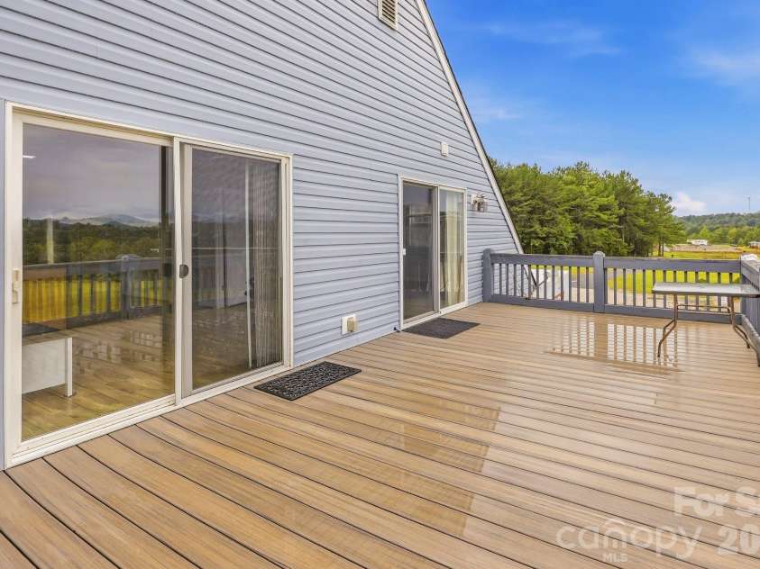 671 Mud Cut Loop, Marion, NC 28752.  MLS# CAR4426296, YatesRealty ID 53470. Apartment Deck
