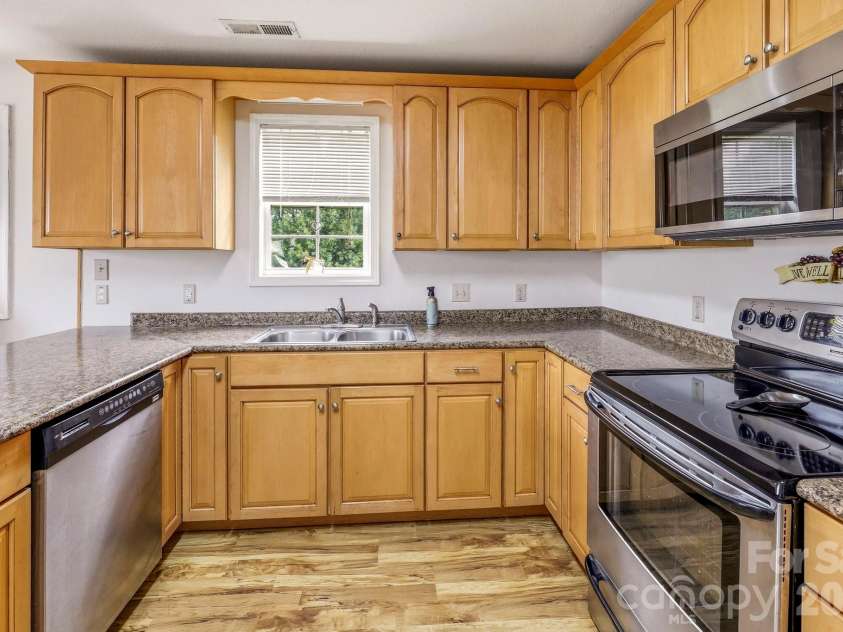 671 Mud Cut Loop, Marion, NC 28752.  MLS# CAR4426296, YatesRealty ID 53470. Apartment Kitchen