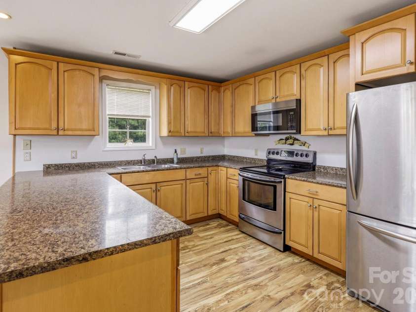 671 Mud Cut Loop, Marion, NC 28752.  MLS# CAR4426296, YatesRealty ID 53470. Apartment Kitchen